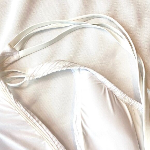 LA BLANCA Fluid Lines Multi-Strap Mesh One Piece Swimsuit 12 White NWT - Picture 13 of 13